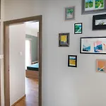 Emerald 110m2 Entire Floor Steps To City's Heart