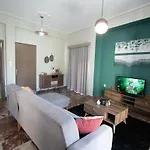 Emerald 110m2 Entire Floor Steps To City's Heart * Kalamáta