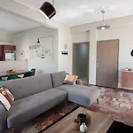 Emerald 110m2 Entire Floor Steps To City's Heart *