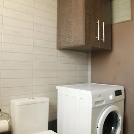 아파트 Emerald 110m2 Entire Floor Steps To City's Heart *