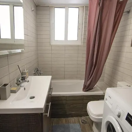 Emerald 110m2 Entire Floor Steps To City's Heart *