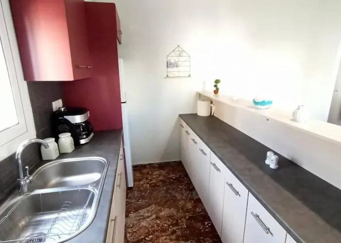 Emerald 110m2 Entire Floor Steps To City's Heart